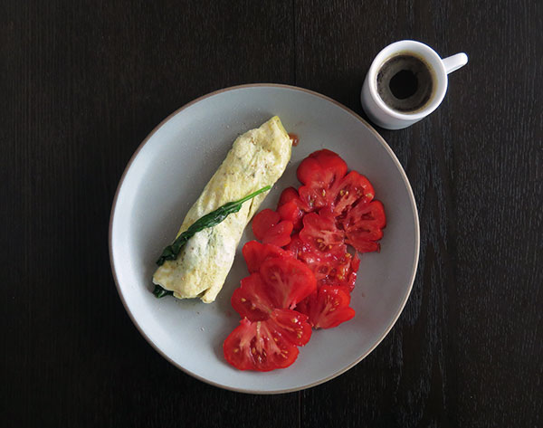 Spinach and Blue Cheese Omelet With Fresh Tomatoes