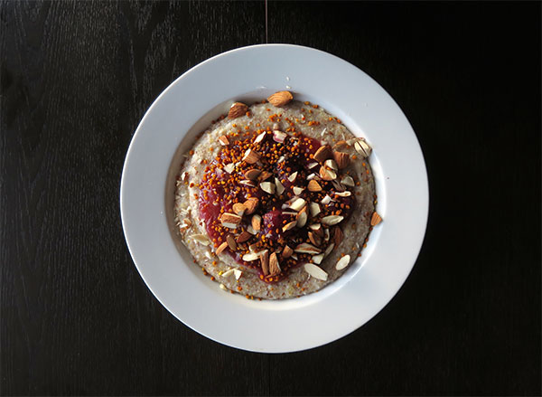 10-Grain Hot Cereal With Applesauce and Blackberries