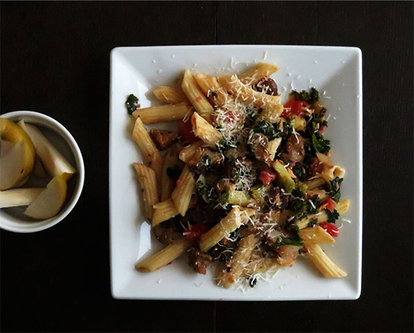 Fresh Penne Pasta With Canned Tuna, Kale, Tomatoes, and Olives